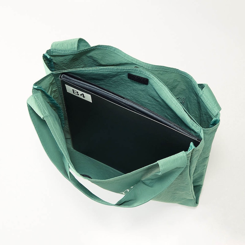 B4サイズが入るので通勤や習い事用にも