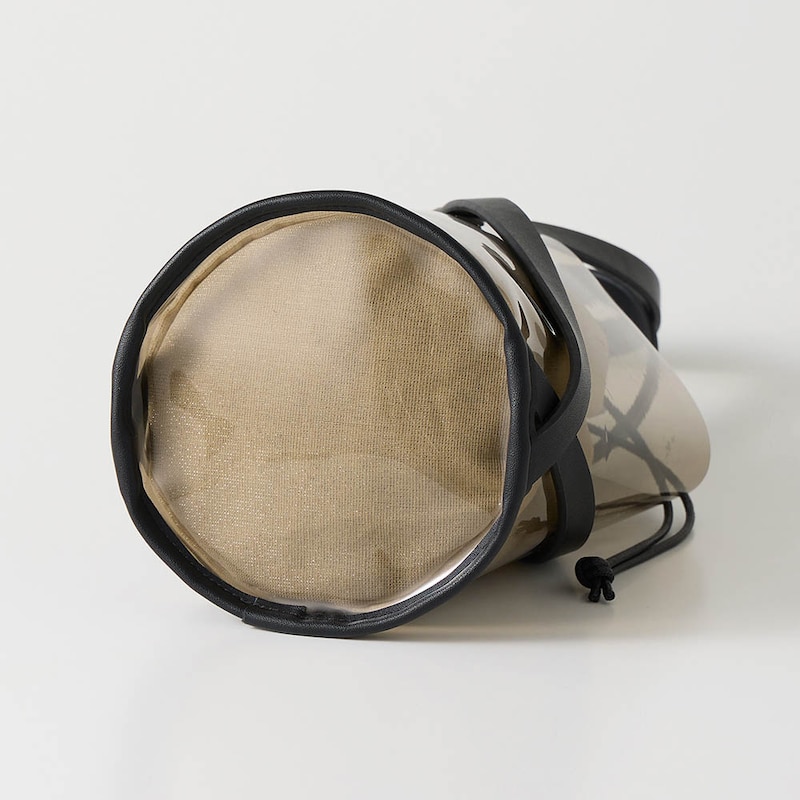 マチがある円筒型で見た目以上の収納力