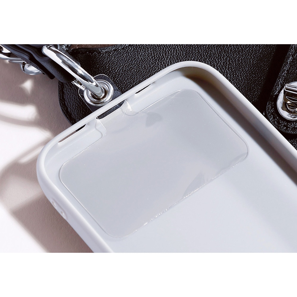 スマートフォンとケースの間にプレートを挟んで固定