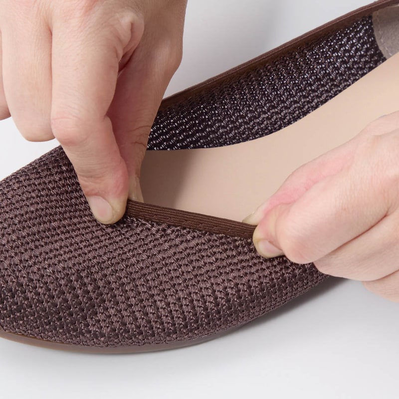 履き口はゴムでやわらかな肌あたり