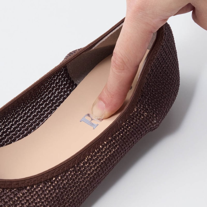 中敷はクッション性があり、足になじむ