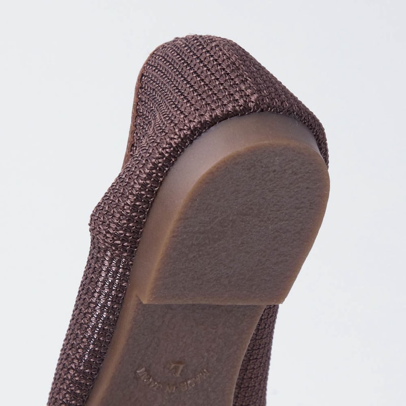 カツカツと音がしにくいソール