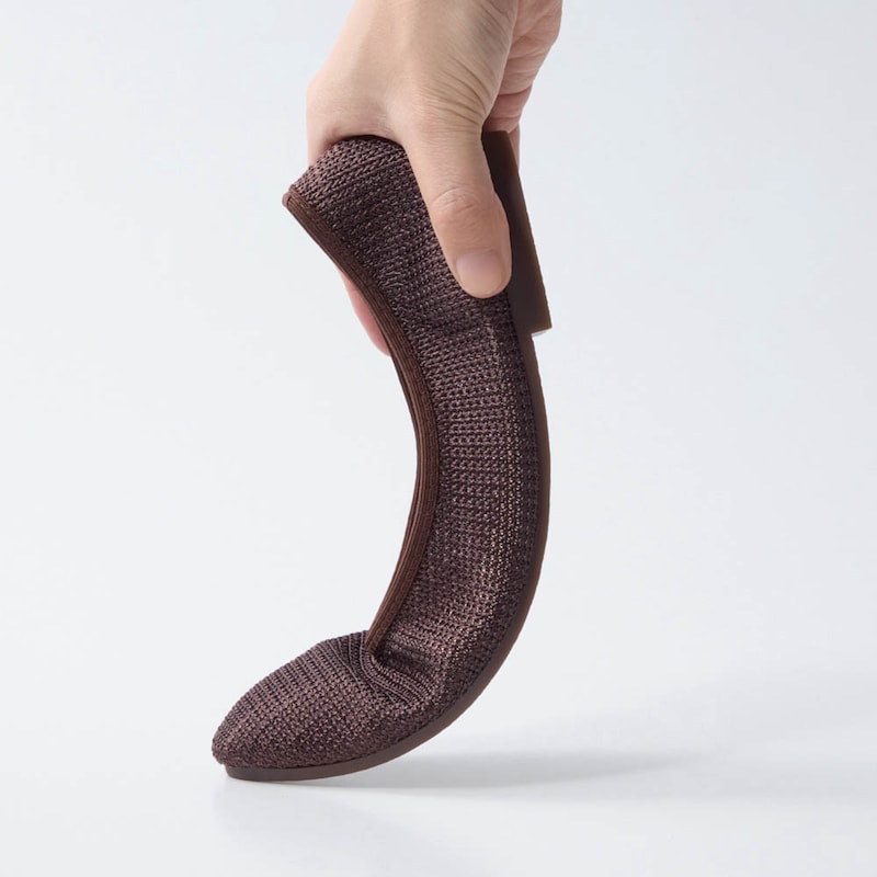 屈曲性に優れたソールで歩きやすい