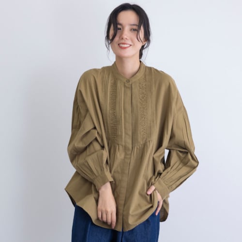 ピンタックブラウス