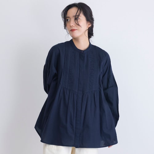 ピンタックブラウス