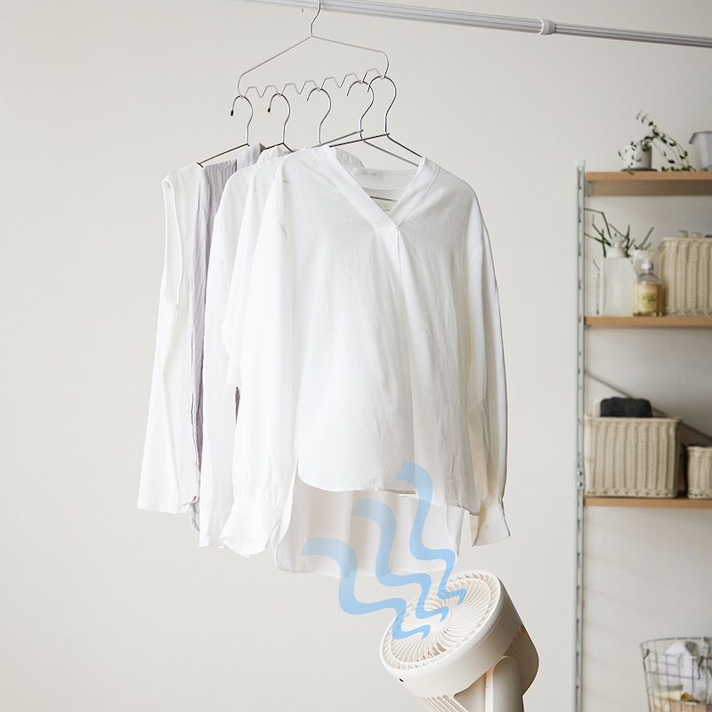 部屋干しで使用する時には、下からサーキュレーターの風をあてると乾燥が早まります