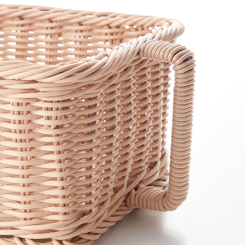 取っ手にワイヤーを入れ、高い場所から取り出す時に便利