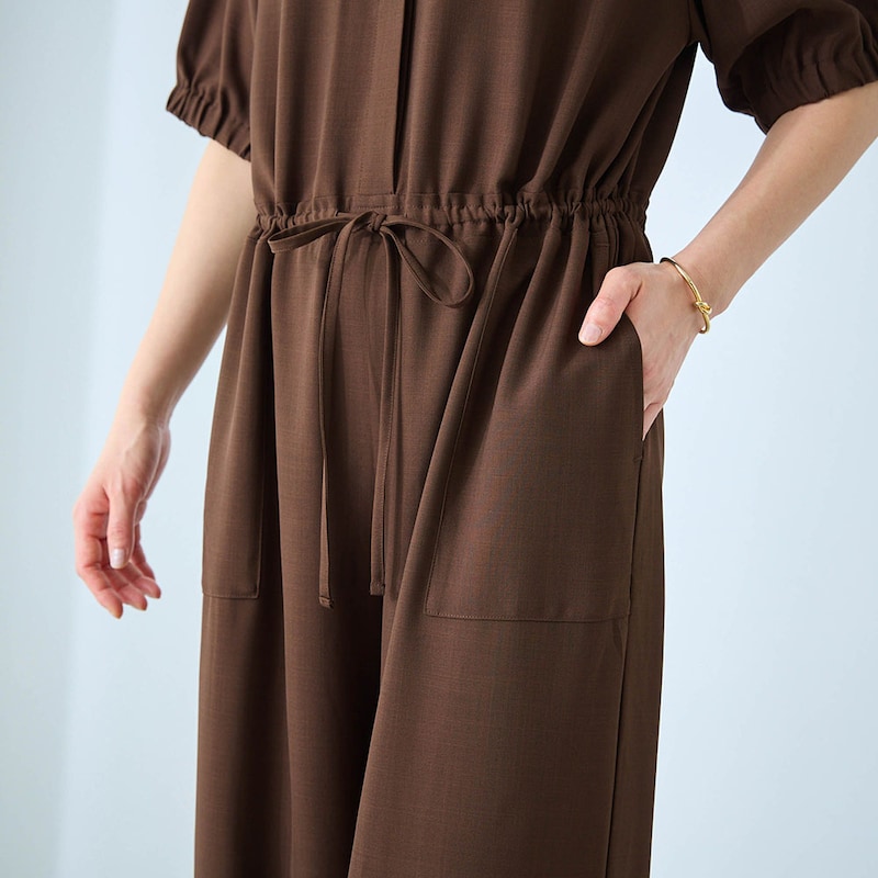 ウエストリボンがデザインアクセント