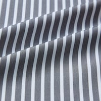 シワになりにくく、お手入れしやすいポリエステル素材
