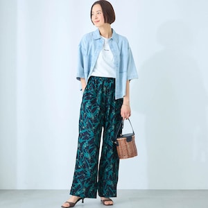 モデル身長168cm／M ※写真は撮影用のため股下+6cmになります。