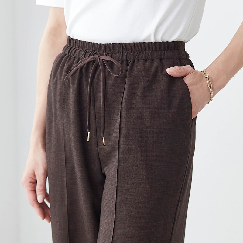 ウエストは総ゴム＆ドロスト仕様だから着心地もラク