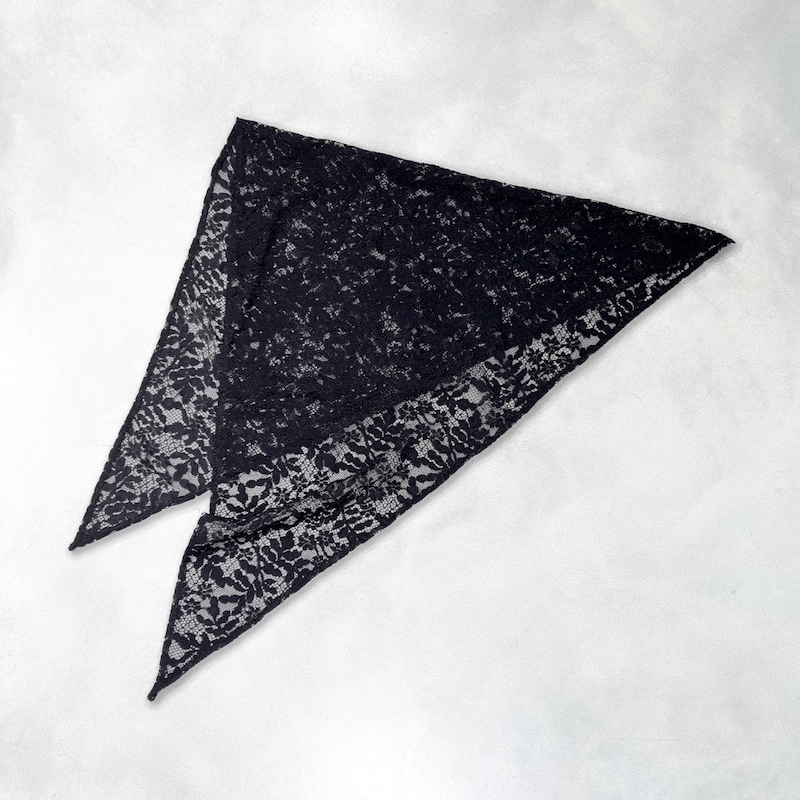 トライアングルスカーフ付きのセットアイテム
