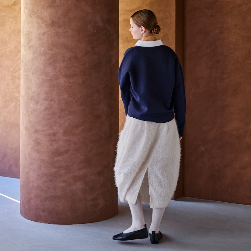 存在感のあるバルーン型のスカート。1枚でコーディネートの主役に
