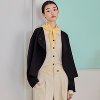 襟付きで、トップスとしても着用可能