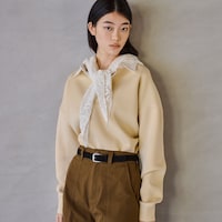 人気のスキッパーデザインを採用した、ラガーシャツ風の抜け感トップス
