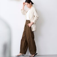 横からのシルエットも立体的にきれいなフォルムのバレルカーゴパンツ