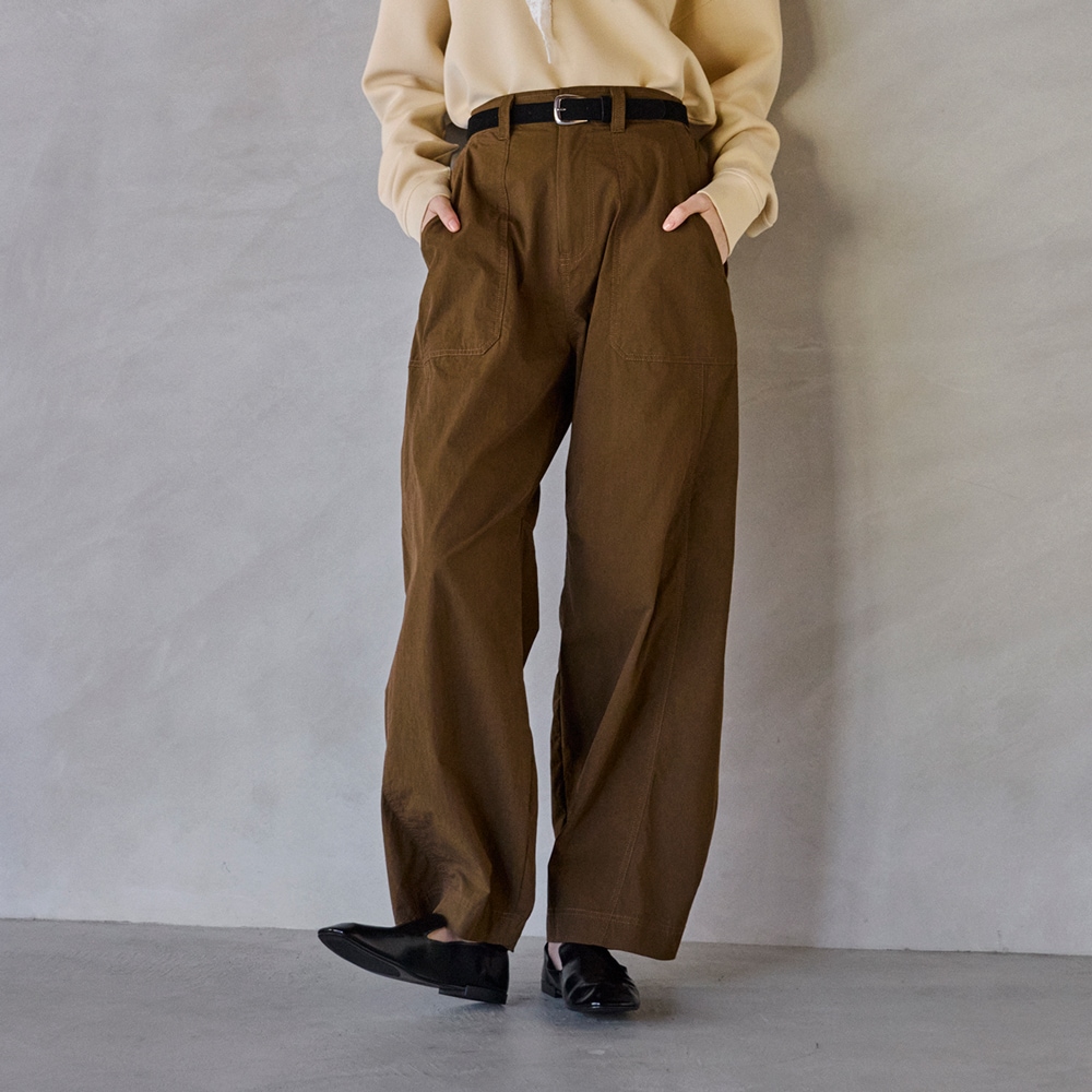 裾にカーブをつけたバレルシルエット