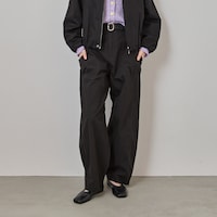 ハイウエスト設計で脚長効果が期待できる
