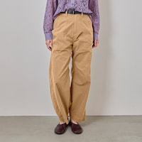 ベージュ