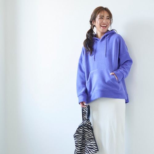 ライトボアフリース素材のフードプルパーカ