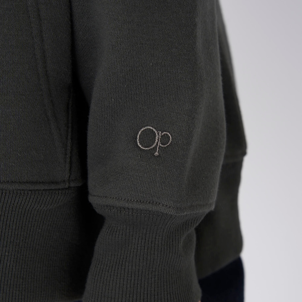 袖口に「ＯＰ」の刺繍ロゴあり
