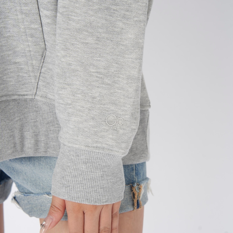 袖口に「ＯＰ」の刺繍ロゴあり