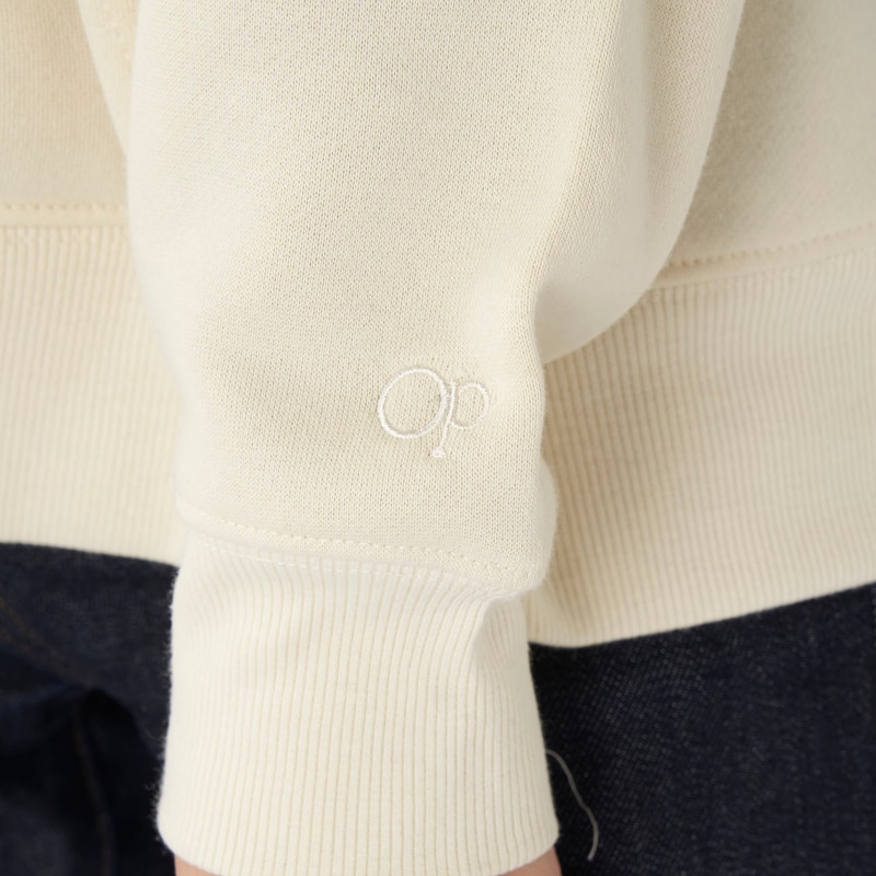 袖口に「ＯＰ」の刺繍ロゴあり