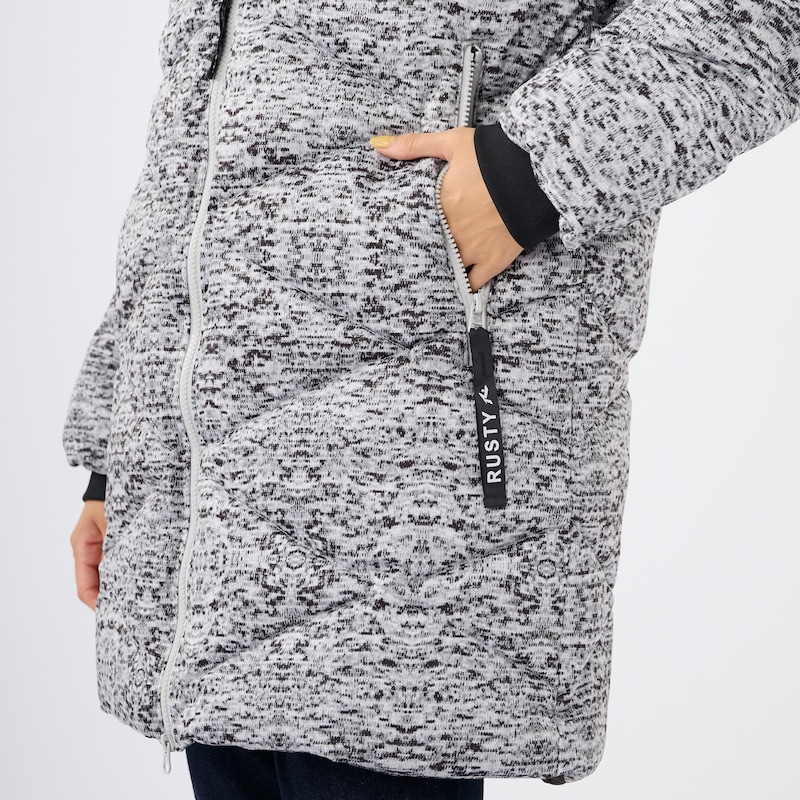 嬉しいチャック付きポケット