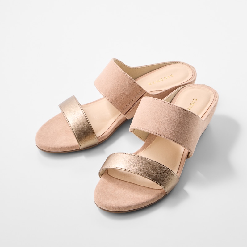 ピンクベージュ