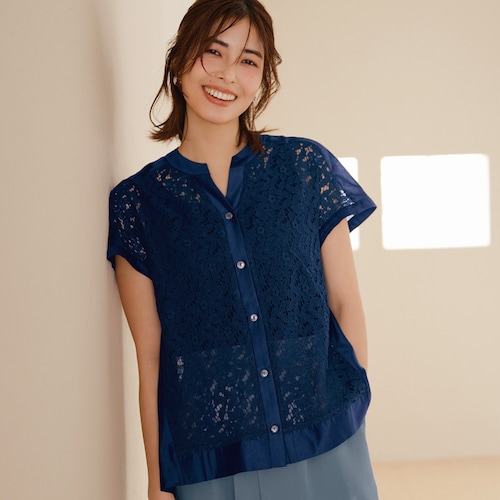 大人の女心をくすぐるレース切替えシャツ