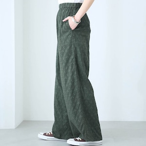 モデル身長167cm／M ※写真は撮影用のため股下+6cmになります。