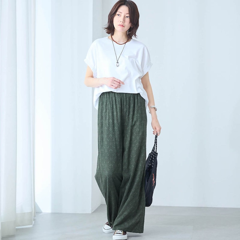 モデル身長167cm／M ※写真は撮影用のため股下+6cmになります。