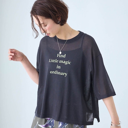 夏にうれしいシアー素材のロゴニット