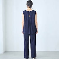 モデル身長168cm／M ※写真は撮影用のため股下+4cmになります。