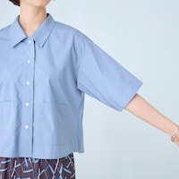 ゆったり身幅と長めの袖丈で体型カバー