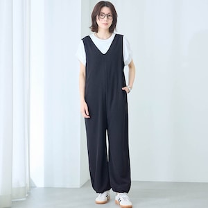 モデル身長167cm／M ※写真は撮影用のため総丈+5cmになります。