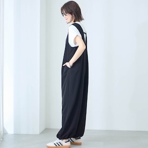 モデル身長167cm／M ※写真は撮影用のため総丈+5cmになります。