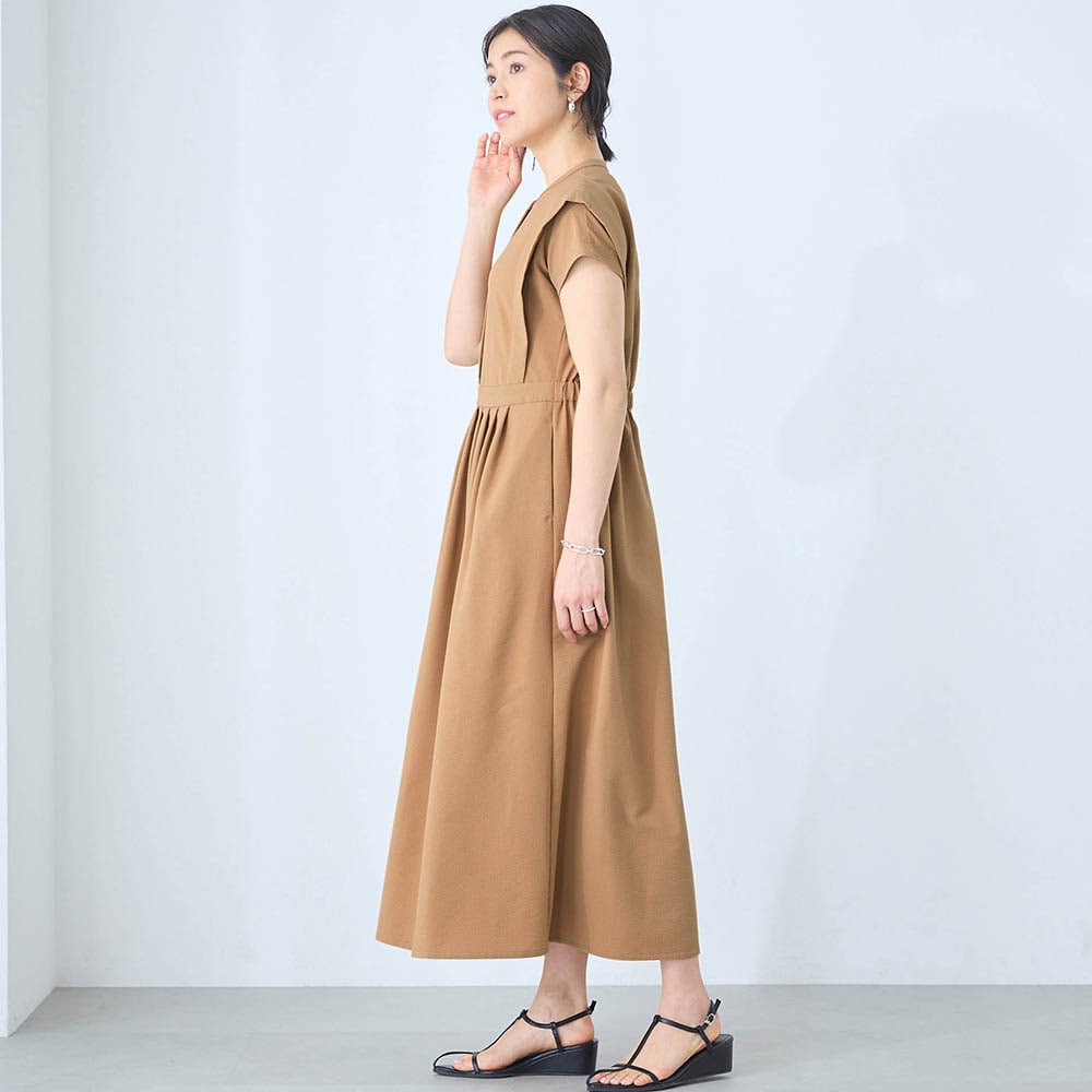 モデル身長168cm／M ※写真は撮影用のため着丈+6cmになります。