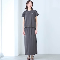 モデル身長167cm／M ※写真は撮影用のため総丈+6cmになります。