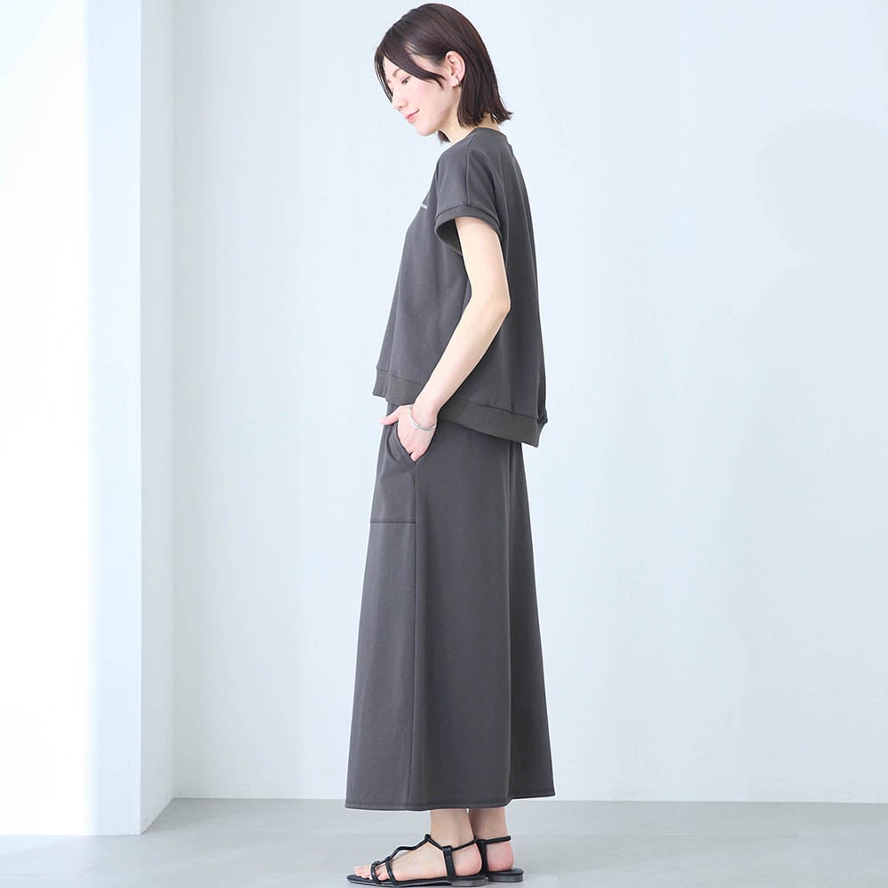 モデル身長167cm／M ※写真は撮影用のため総丈+6cmになります。