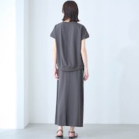 モデル身長167cm／M ※写真は撮影用のため総丈+6cmになります。