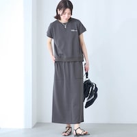 モデル身長167cm／M ※写真は撮影用のため総丈+6cmになります。