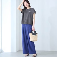 モデル身長167cm／M ※トップスのみ着用