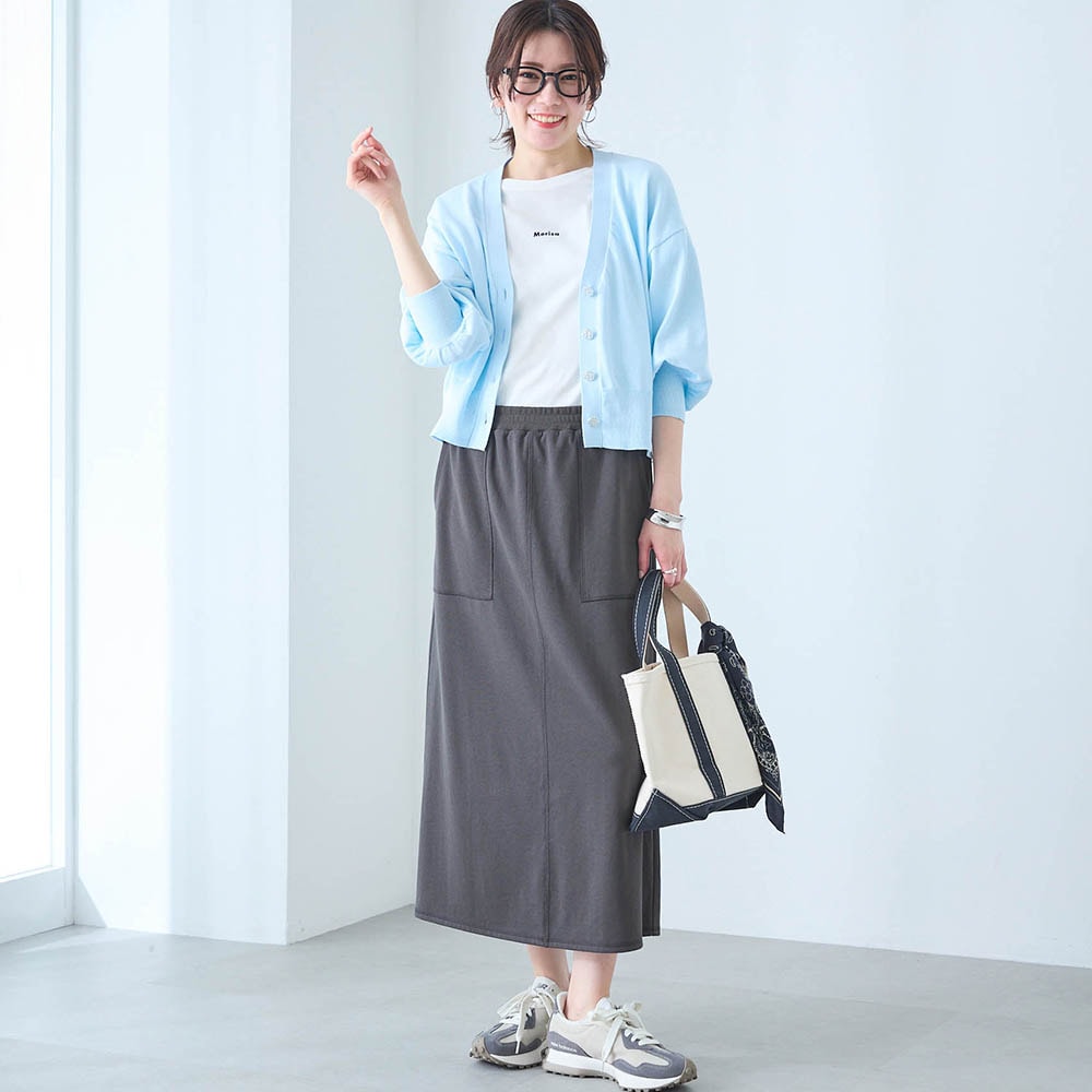 モデル身長167cm／M ※写真は撮影用のため総丈+6cmになります。スカートのみ着用