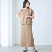 ベージュ