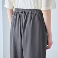 後ろウエストはゴム仕様でラクな着心地