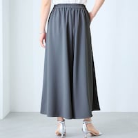 モデル身長168cm／M ※写真は撮影用のため股下+6cmになります。