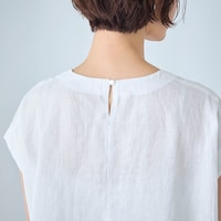 後ろはボタン開き