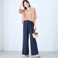 モデル身長167cm／M ※写真は撮影用のため股下+6cmになります。パンツのみ着用