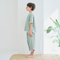 スモークグリーン／モデル身長130㎝・130サイズ着用